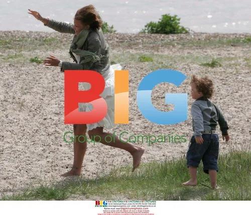 Jade Goody and Family at Beach