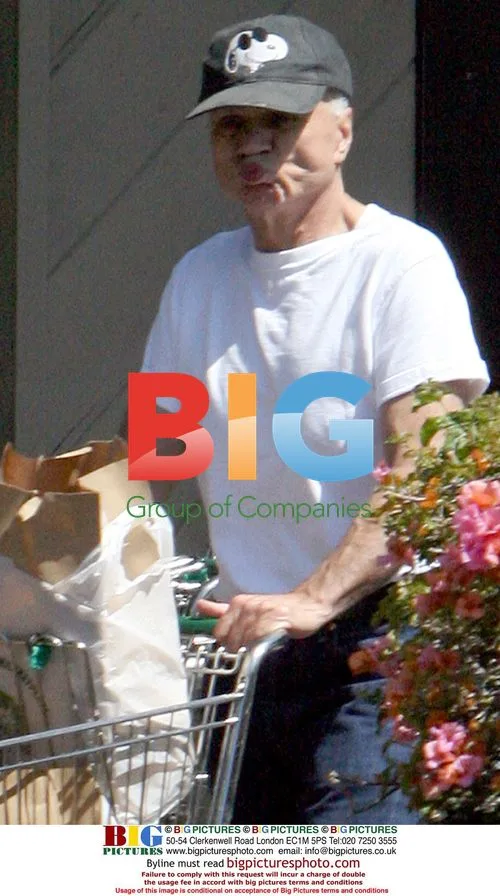 Robert Blake shopping at Beverly Glen, LA