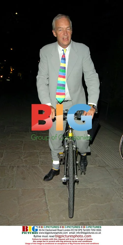 Jon Snow leaving The Roundhouse theatre