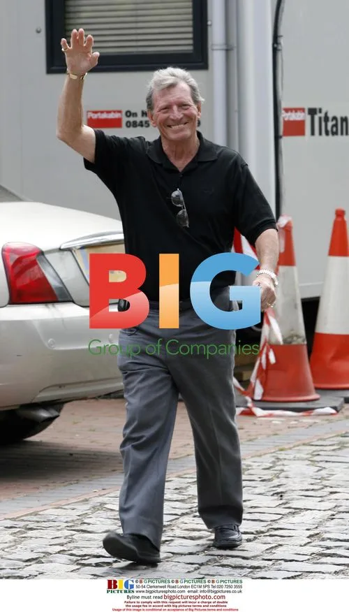 Johnny Briggs seen getting in touch with himself