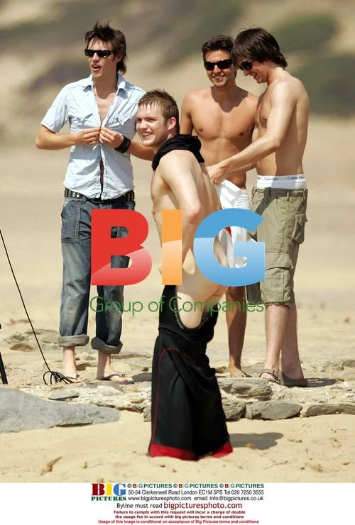 Hollyoaks stars have fun at photoshoot