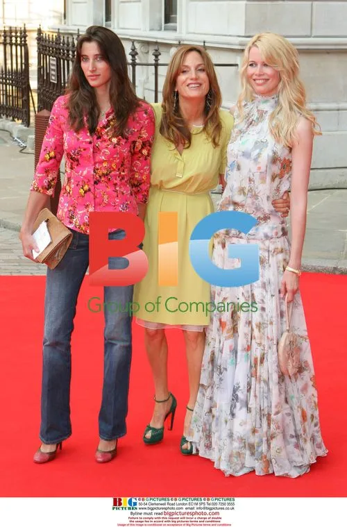 Claudia Schiffer at 2006 Royal Academy Summer Exhibition