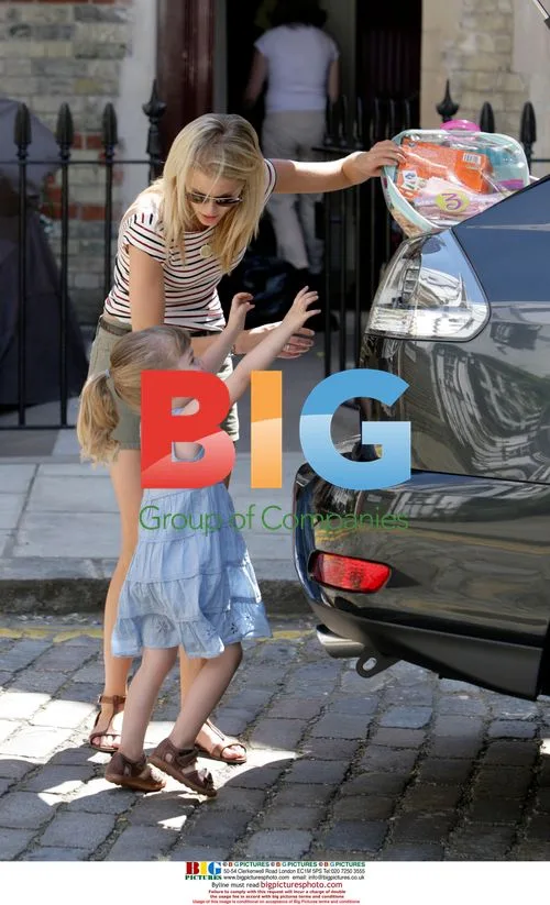 Donna Air and daughter Freya shopping in London