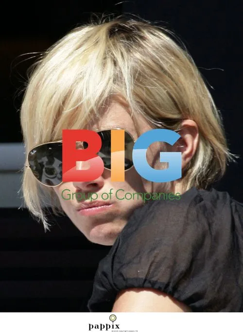 Sienna Miller Dining with Friend in London
