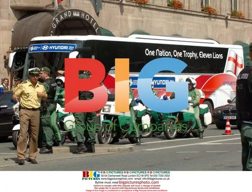 England Team Departs Hotel for Training