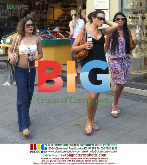 Carly Zucker and girlfriends shopping in Germany
