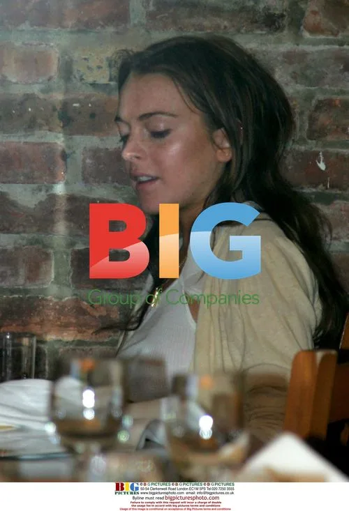 Lindsay Lohan Leaves NY Restaurant