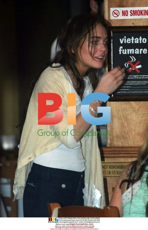 Lindsay Lohan Leaving NYC Restaurant