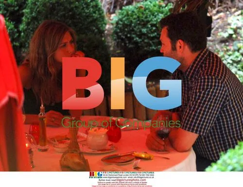 Aniston and Vaughn Dine at Plaza Hotel