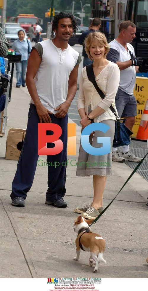 Jodie Foster and Naveen Andrews on set of 'The Brave One'