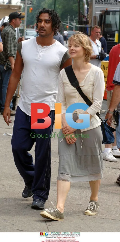 Jodie Foster and Naveen Andrews Flirting on 'The Brave One' Set