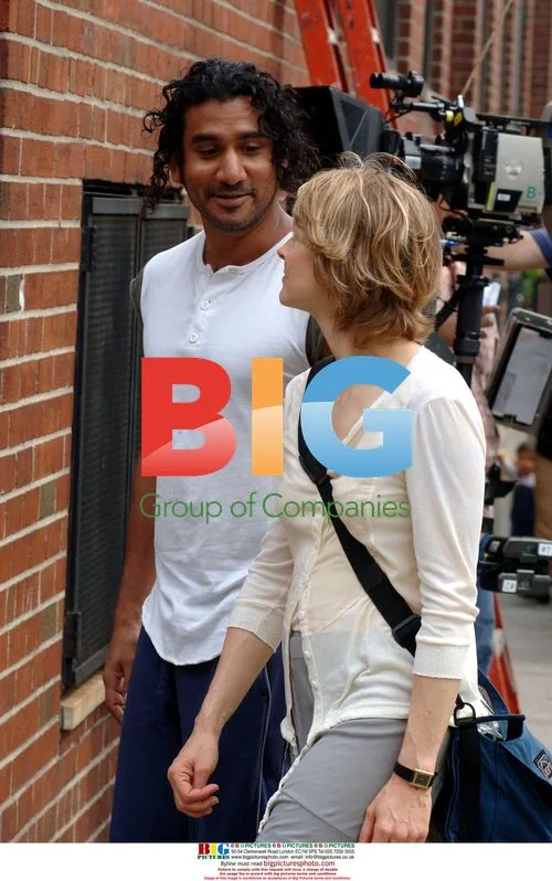 Jodie Foster and Naveen Andrews Flirting on Set