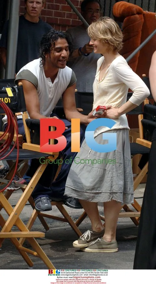 Jodie Foster and Naveen Andrews on set of 'The Brave One'