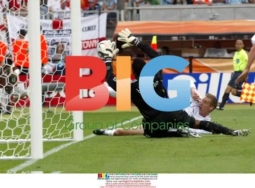 Peter Crouch shoots on goal vs Trinidad