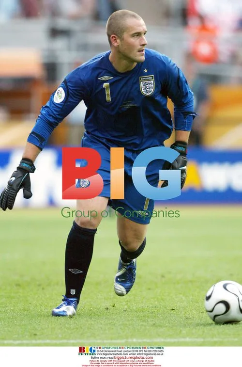 Paul Robinson kicking in World Cup match