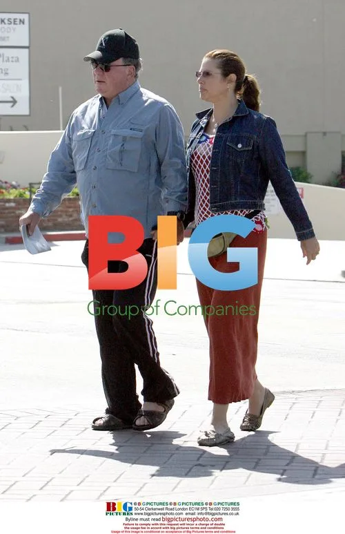 William Shatner strolls with wife Elizabeth