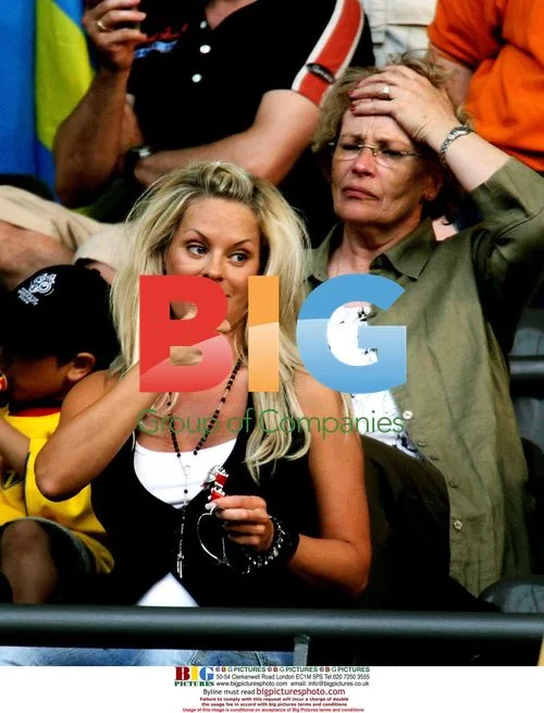 Helena Seger & Suzanne Allback at Sweden vs Paraguay, 2006