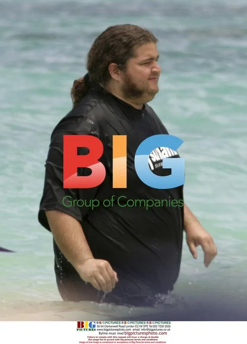 Jorge Garcia Enjoys Beach Day with Girlfriend and Pet