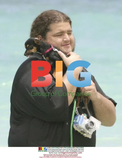 Jorge Garcia enjoys beach day with girlfriend and dog