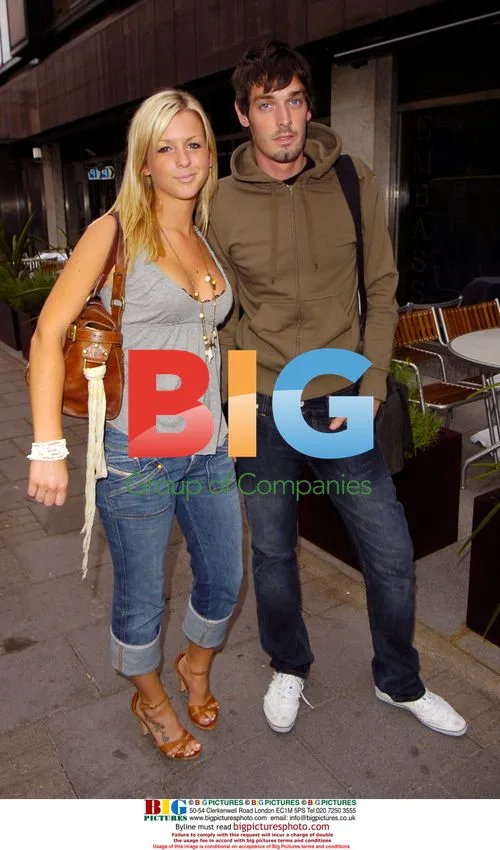 Shipwrecked couple at nightclub party