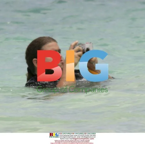 Lost Actor Jorge Garcia Enjoys Beach Day with Girlfriend and Pet