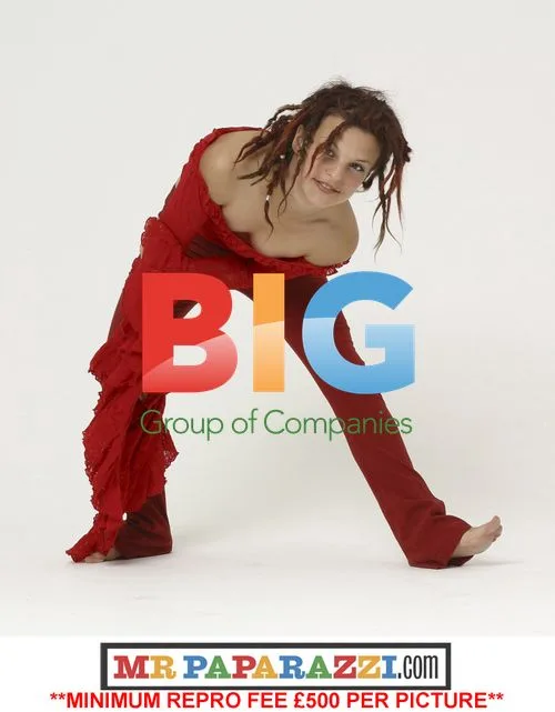 BB7 Pete Bennett's ex-GF Gil Cohen studio photoshoot