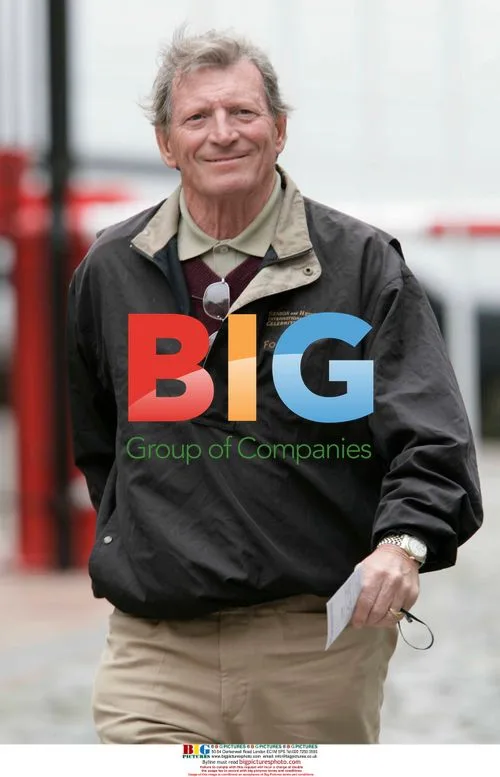 Ex Coronation Street actor Johnny Briggs gets car pass