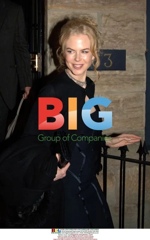 Nicole Kidman leaves parents' house before wedding