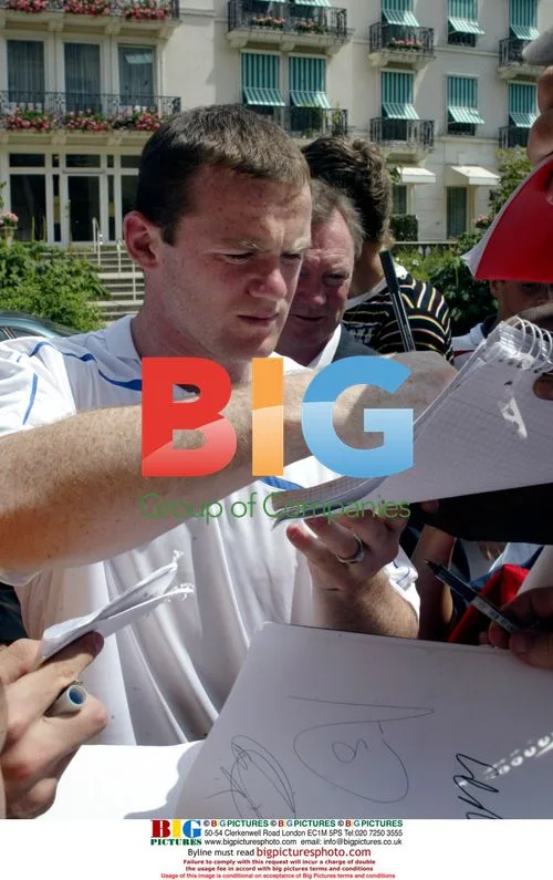 Wayne Rooney signs autographs in Baden Baden