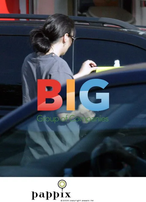 Martine McCutcheon Receives Parking Ticket