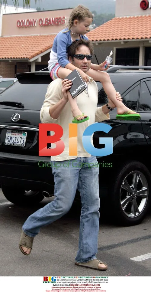 David Duchovney and Tea Leoni Giving Piggybacks