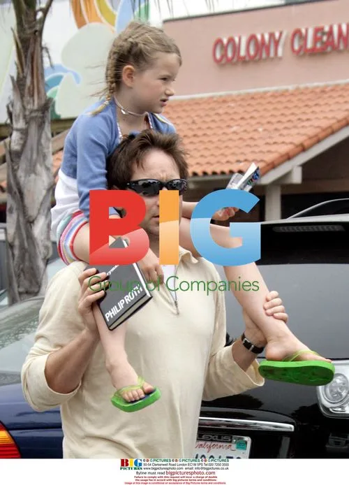David Duchovny and Tea Leoni Give Piggybacks to Children