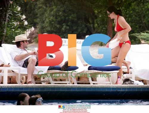 Courtney Cox and family on Italian beach