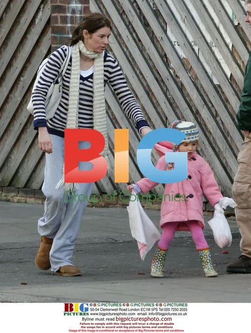 Jools Oliver and daughter Poppy at grocery stall