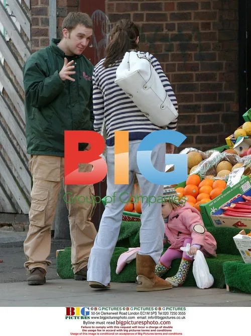 Jools Oliver and daughter Poppy at grocery stall