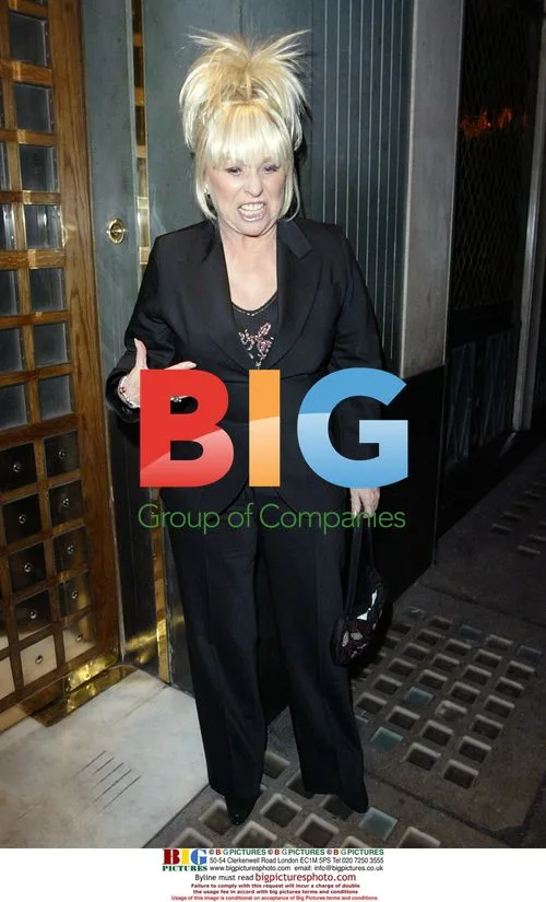 Barbara Windsor Enjoys Dinner at The Ivy