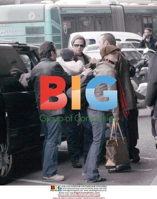 Pitt and Jolie with kids at Paris airport