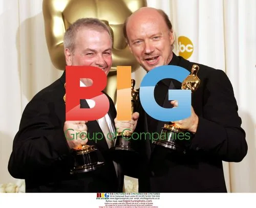 Paul Haggis and Bobby Moresco Pose With Oscars
