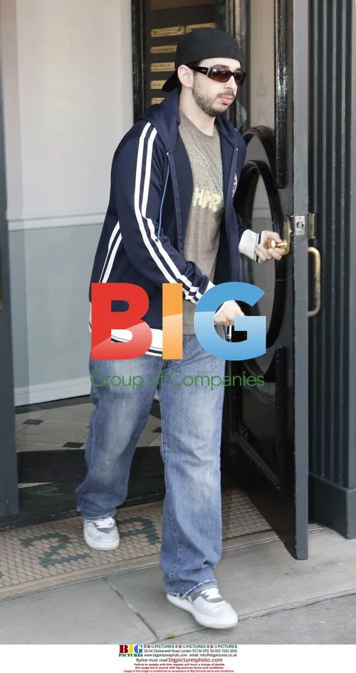 Christina Aguilera Leaves Doctor's Office