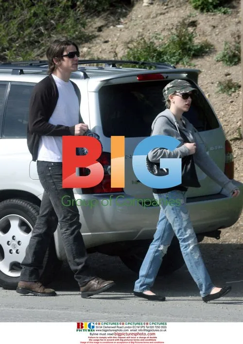 Josh Hartnett and Scarlett Johansson in Malibu