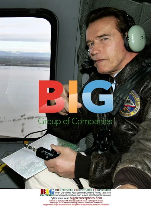 Schwarzenegger surveys flooded areas near Sacramento