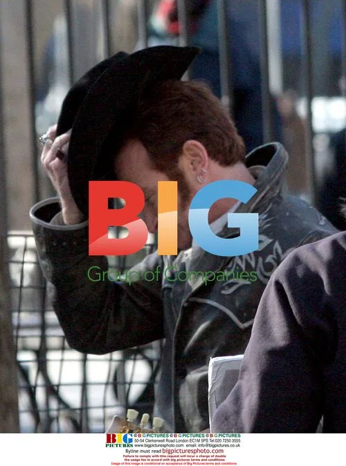 Robin Williams and Freddie Highmore on 'August Rush' set