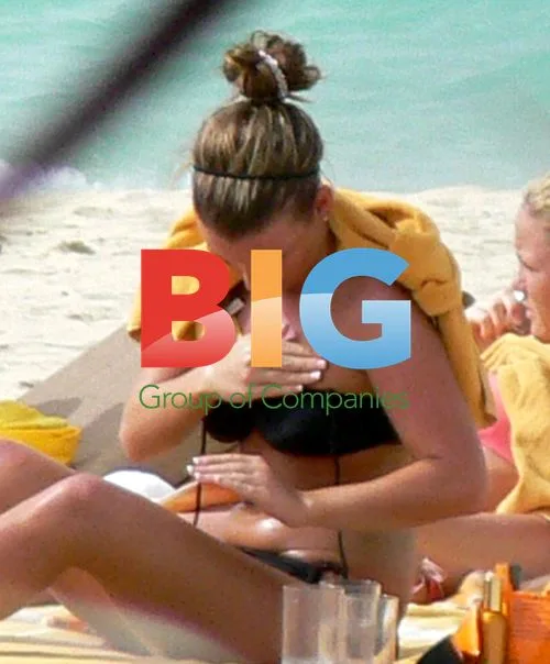Coleen Mcloughlin relaxes on Dubai holiday