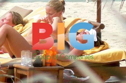Coleen Mcloughlin Relaxes in Dubai