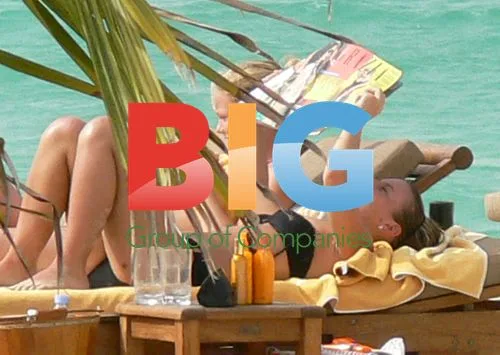 Coleen Mcloughlin Relaxes on Dubai Holiday