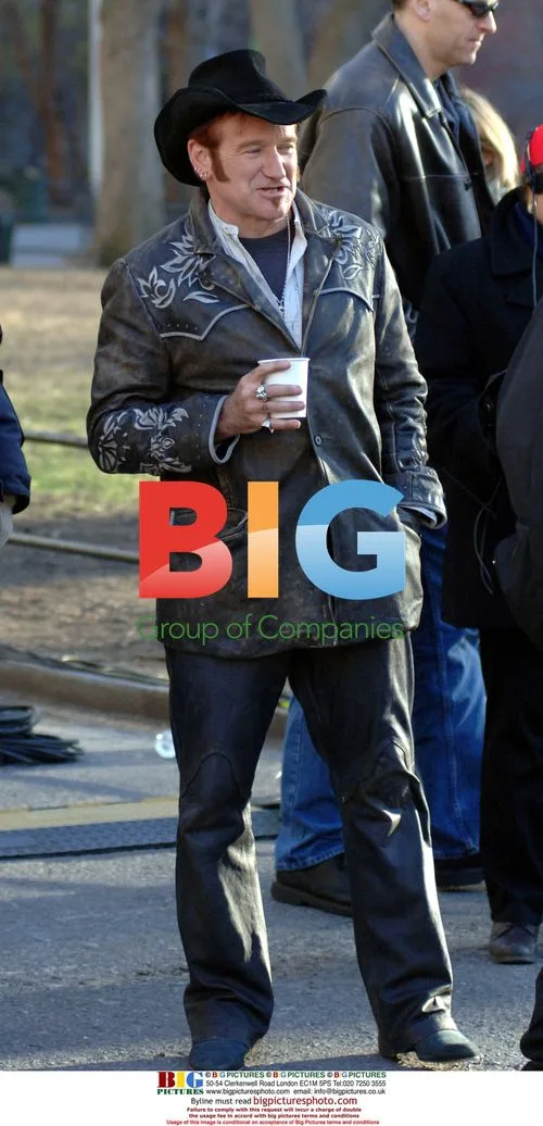 Robin Williams on set of "August Rush"