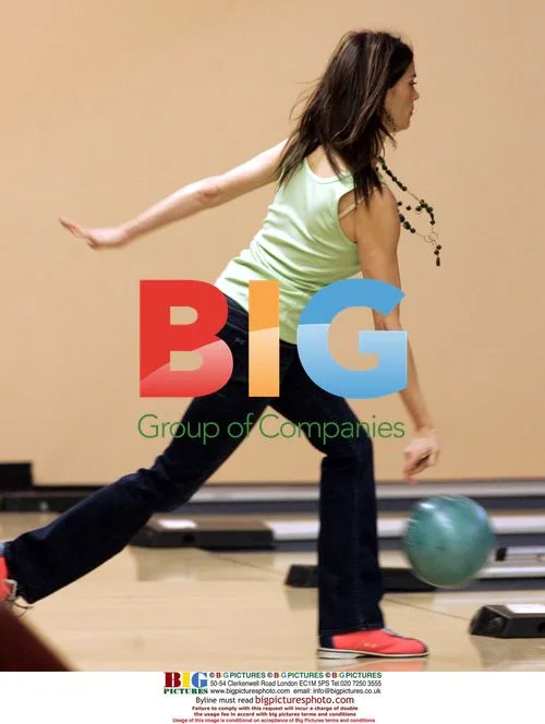 Teri Hatcher and daughter bowling