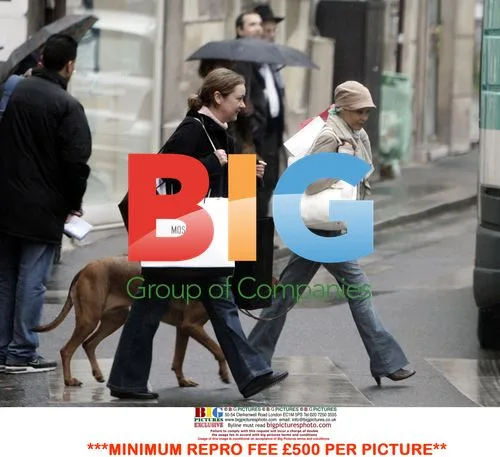 Kylie Minogue Strolls in Paris