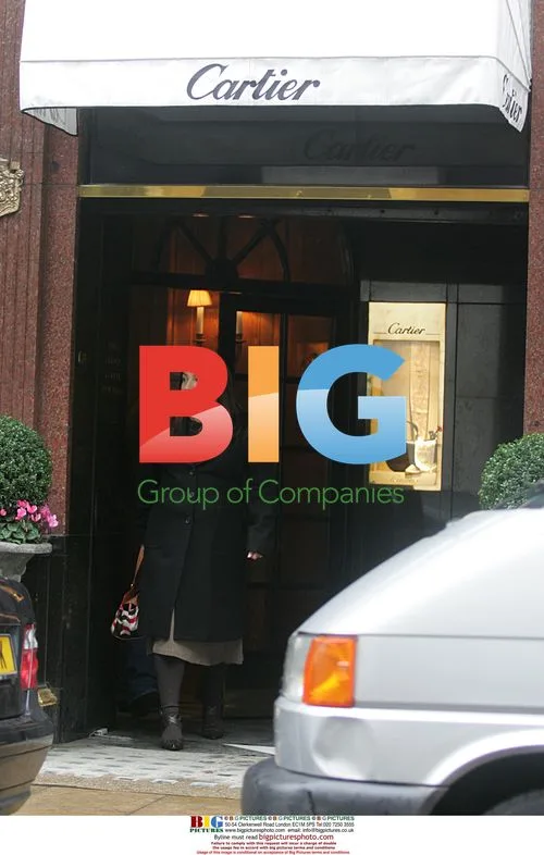 Supernanny Jo Frost Shopping on Bond Street