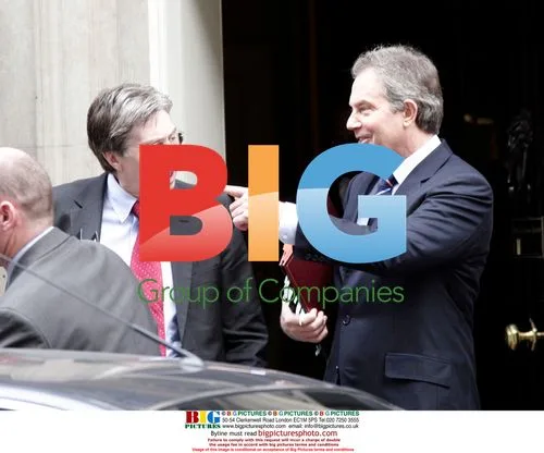 Gordon Brown Poses with UK Politicians